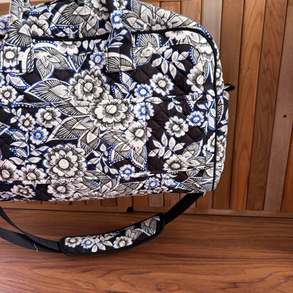Vera Bradley Blue White Floral Quilted Weekender Travel Duffel Spring Vacay Bag - Picture 8 of 13